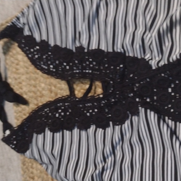 MOSSIMO one piece - Picture 2 of 4